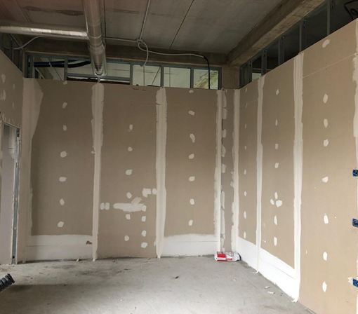 Realizzazione di pareti e controsoffitti in cartongesso 