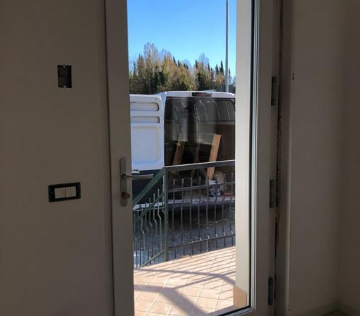 Serramento porta d'ingresso 