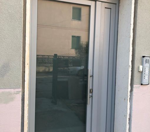 Serramento porta d'ingresso 