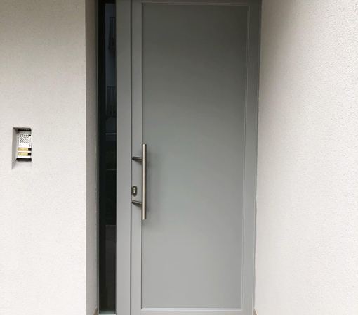 Serramento porta d'ingresso 