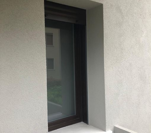 Finestra con vetro satinato