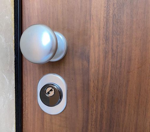 Dettaglio portoncino blindato